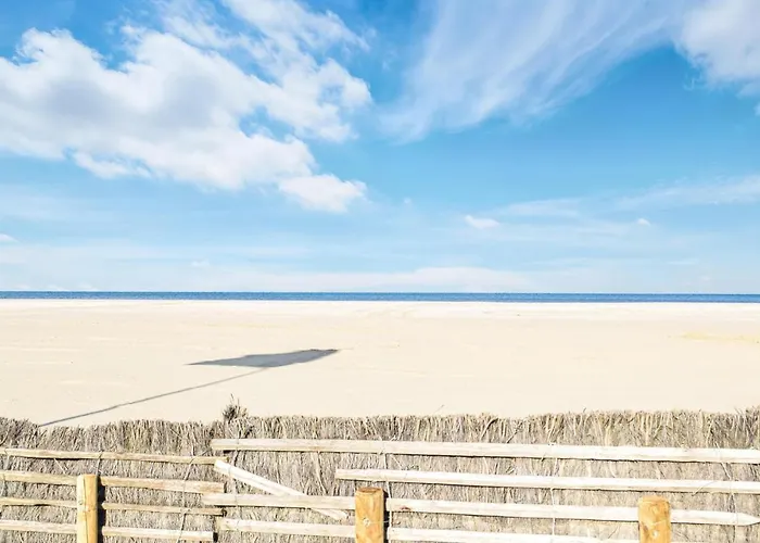 Semesterbostad Amazing In Bonneville-la-Louvet