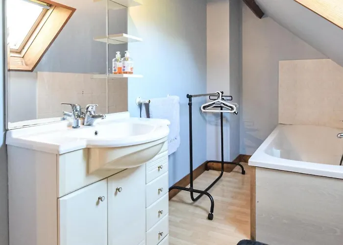 Semesterbostad Amazing In Bonneville-la-Louvet